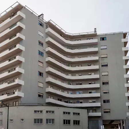 Apolonia Terrace - Lisbonbreaks
