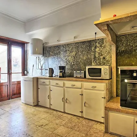 Apolonia Terrace - Lisbonbreaks