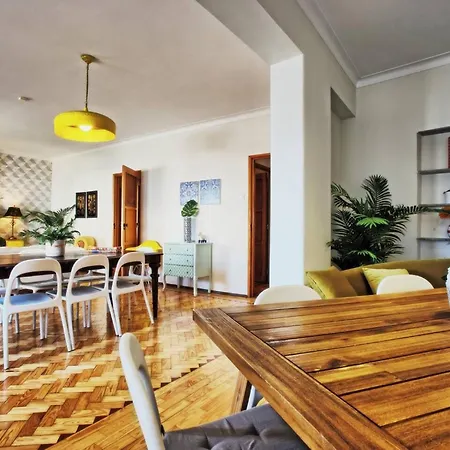 Apolonia Terrace - Lisbonbreaks *