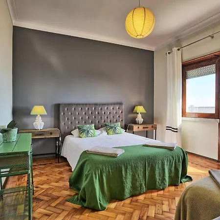 Apolonia Terrace - Lisbonbreaks *